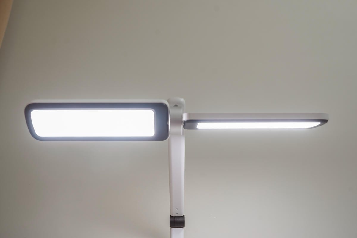 兒童檯燈推薦 飛利浦A3軒翼智能護眼檯燈 親子共讀A+爸媽首選12.jpg 兒童檯燈推薦 飛利浦A3軒翼智能護眼檯燈 親子共讀A+爸媽首選12.jpg