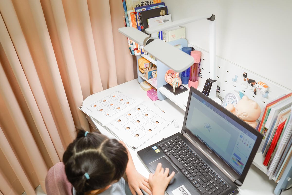 兒童檯燈推薦 飛利浦A3軒翼智能護眼檯燈 親子共讀A+爸媽首選36.jpg 兒童檯燈推薦 飛利浦A3軒翼智能護眼檯燈 親子共讀A+爸媽首選36.jpg