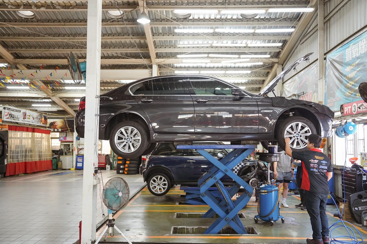 歐固德台南汽車保養廠推薦 麗車坊台南永華門市 BMW 520d 5萬公里保養 全車健檢換機油補胎29.jpg 歐固德台南汽車保養廠推薦 麗車坊台南永華門市 BMW 520d 5萬公里保養 全車健檢換機油補胎29.jpg