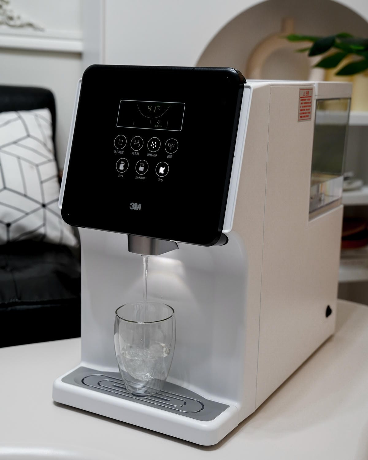 3M 4.5L免安裝三道式濾淨冷熱飲水機 L22 免接水線 冷水熱水飲用好方便14.jpg 3M 4.5L免安裝三道式濾淨冷熱飲水機 L22 免接水線 冷水熱水飲用好方便14.jpg