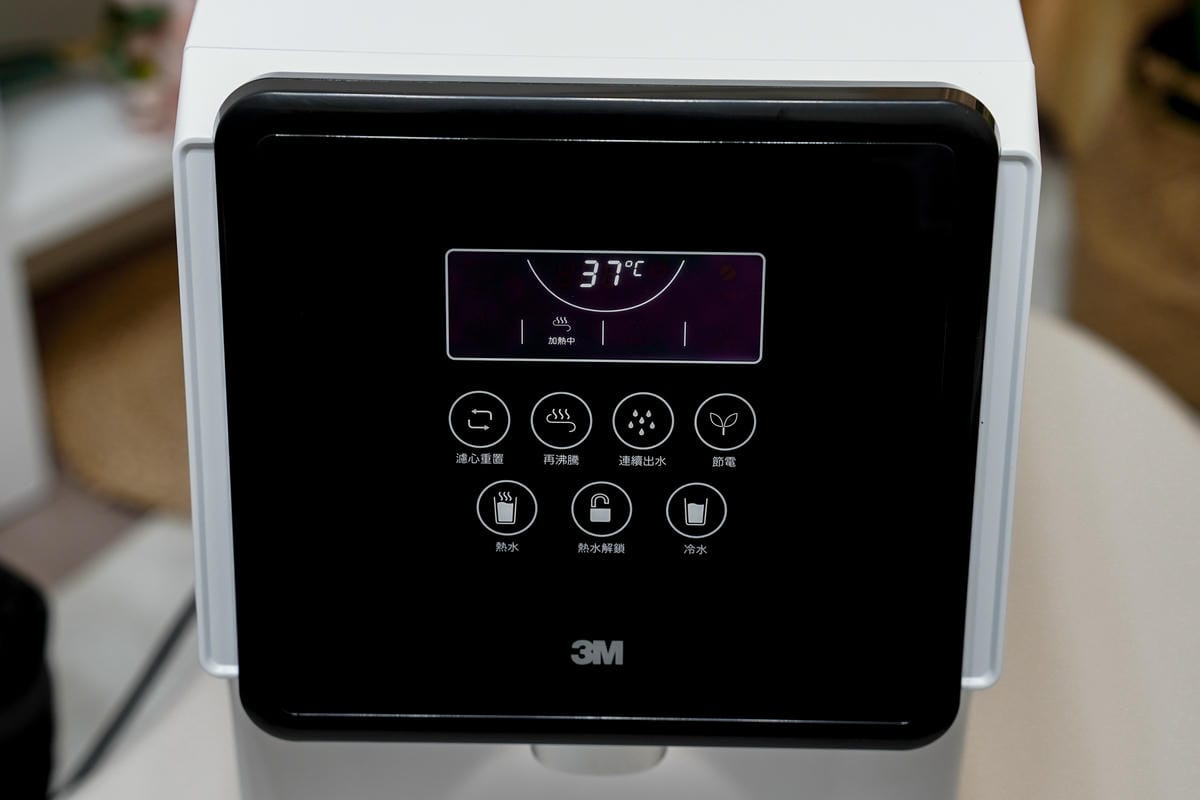 3M 4.5L免安裝三道式濾淨冷熱飲水機 L22 免接水線 冷水熱水飲用好方便11.jpg 3M 4.5L免安裝三道式濾淨冷熱飲水機 L22 免接水線 冷水熱水飲用好方便11.jpg