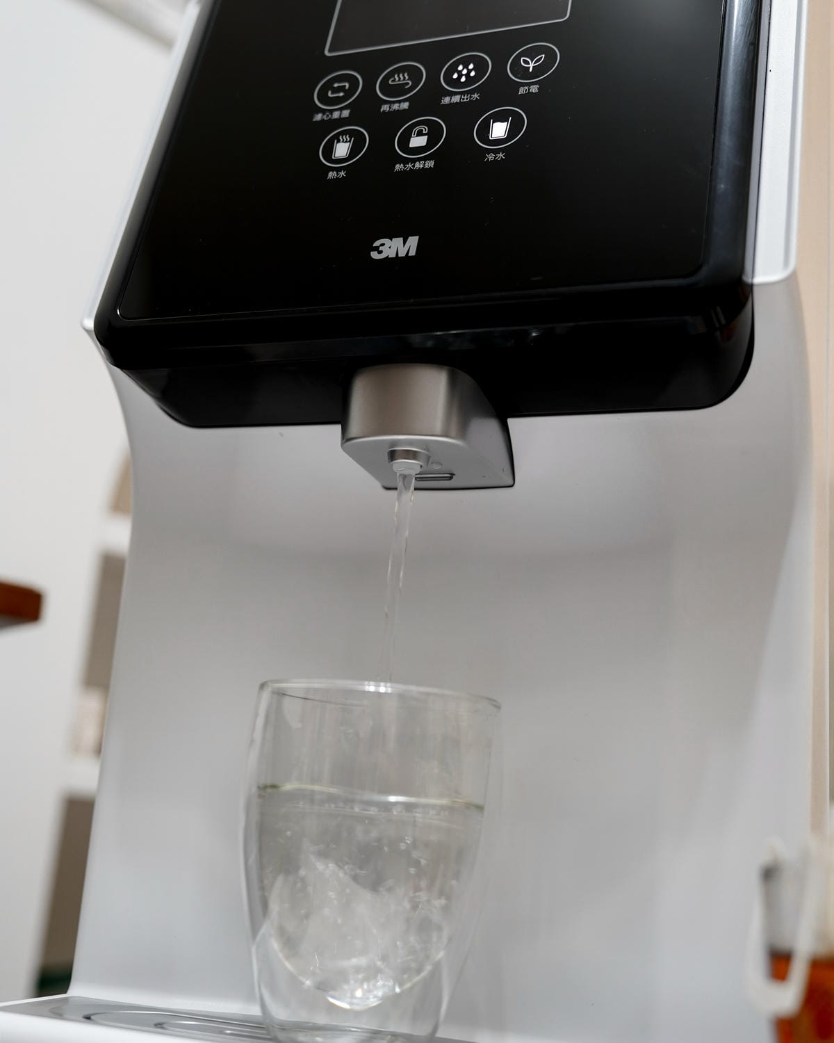 3M 4.5L免安裝三道式濾淨冷熱飲水機 L22 免接水線 冷水熱水飲用好方便17.jpg 3M 4.5L免安裝三道式濾淨冷熱飲水機 L22 免接水線 冷水熱水飲用好方便17.jpg