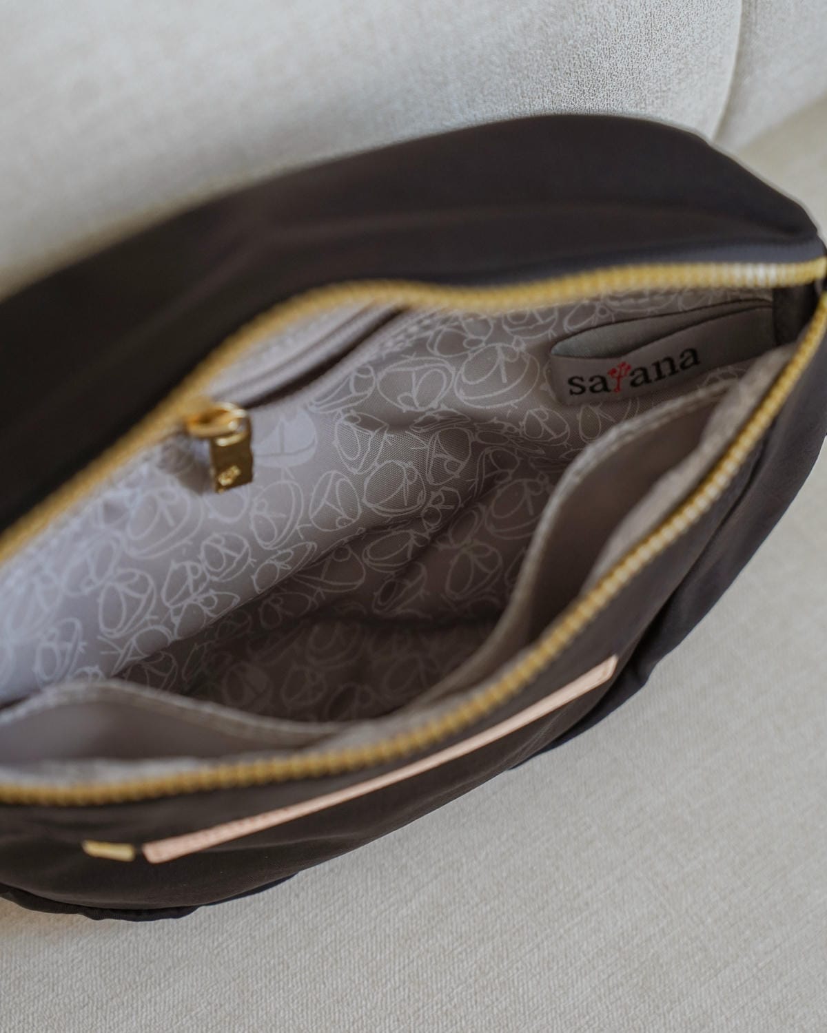 時尚胸包推薦 satana 趣遊走走斜背胸包 輕量好收納 出國旅行必備包款6.jpg 時尚胸包推薦 satana 趣遊走走斜背胸包 輕量好收納 出國旅行必備包款6.jpg