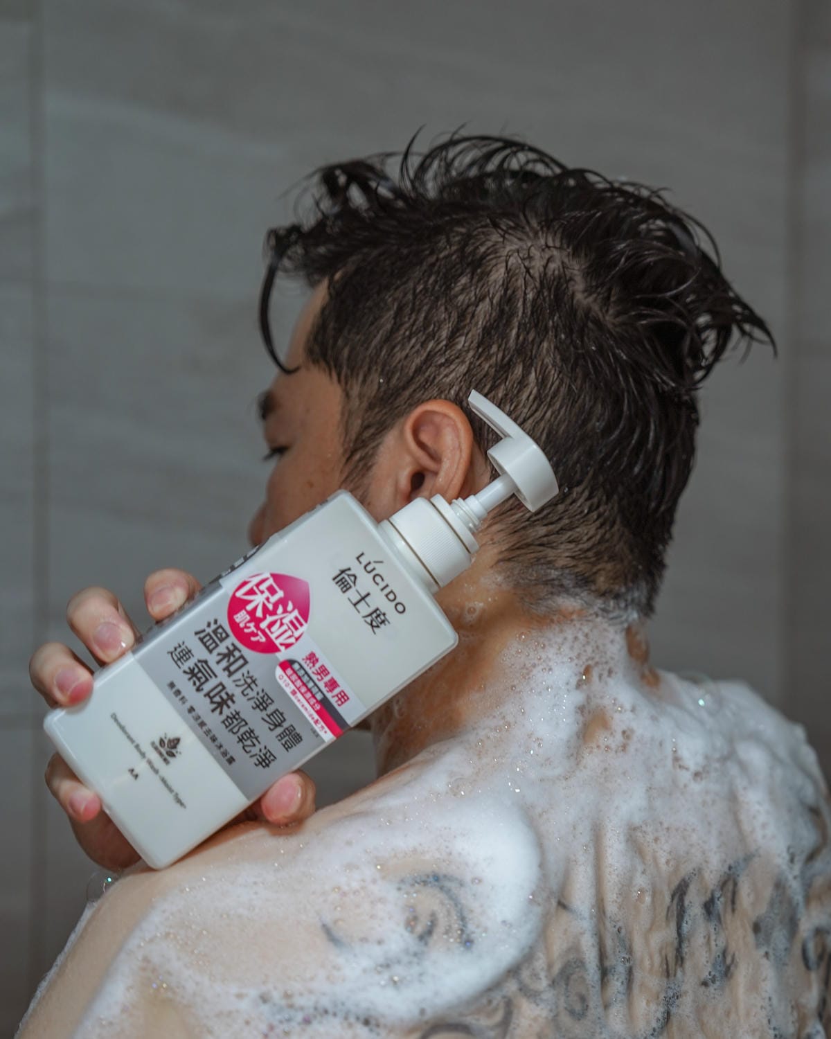熟男保養推薦LUCIDO倫士度 頭皮去味洗髮精 零涼感去味沐浴露 好評價分享 熟男油垢味byebye21.jpg 熟男保養推薦LUCIDO倫士度 頭皮去味洗髮精 零涼感去味沐浴露 好評價分享 熟男油垢味byebye21.jpg