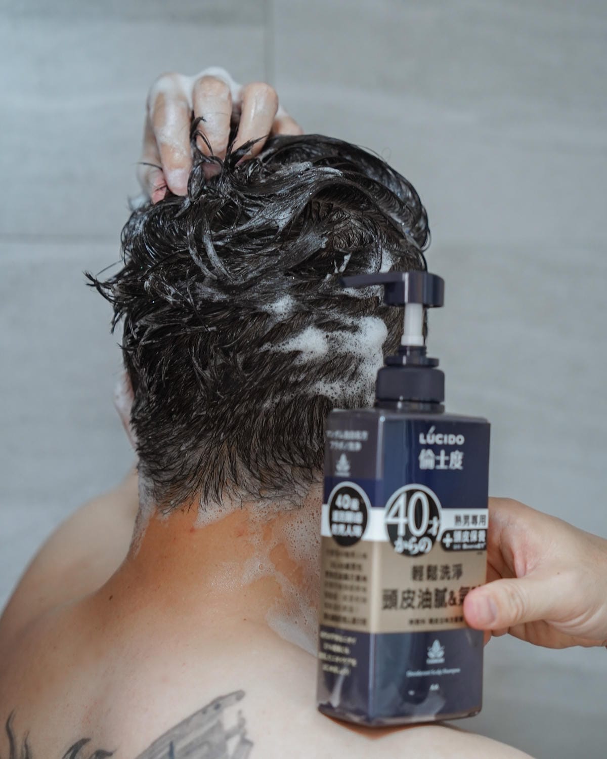 熟男保養推薦LUCIDO倫士度 頭皮去味洗髮精 零涼感去味沐浴露 好評價分享 熟男油垢味byebye16.jpg 熟男保養推薦LUCIDO倫士度 頭皮去味洗髮精 零涼感去味沐浴露 好評價分享 熟男油垢味byebye16.jpg