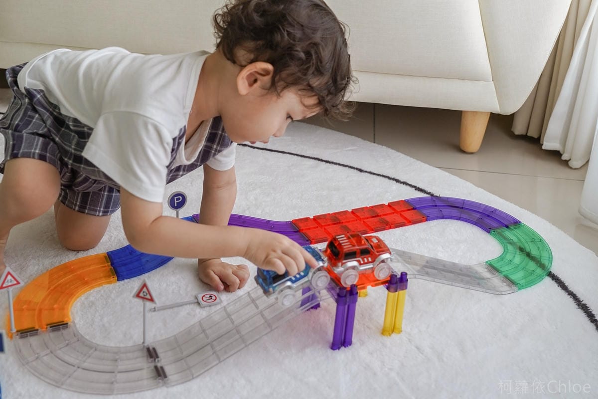 高CP值磁力片推薦 ScienceBaby磁力片電動軌道車 雪鑽造型玩不膩17.jpg 高CP值磁力片推薦 ScienceBaby磁力片電動軌道車 雪鑽造型玩不膩17.jpg