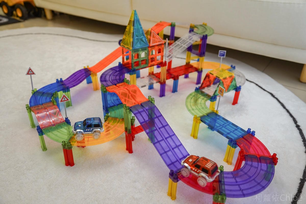 高CP值磁力片推薦 ScienceBaby磁力片電動軌道車 雪鑽造型玩不膩24.jpg 高CP值磁力片推薦 ScienceBaby磁力片電動軌道車 雪鑽造型玩不膩24.jpg