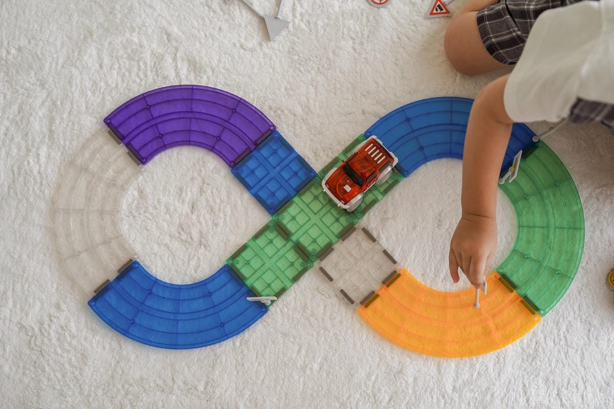 高CP值磁力片推薦 ScienceBaby磁力片電動軌道車 雪鑽造型玩不膩8.jpg 高CP值磁力片推薦 ScienceBaby磁力片電動軌道車 雪鑽造型玩不膩8.jpg