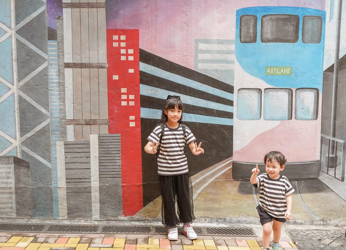 香港三天兩夜親子行程 赤柱 海洋公園 叮叮車 必搭電車全景遊發現老香港 堅尼地城 藝里坊壁畫45.jpg