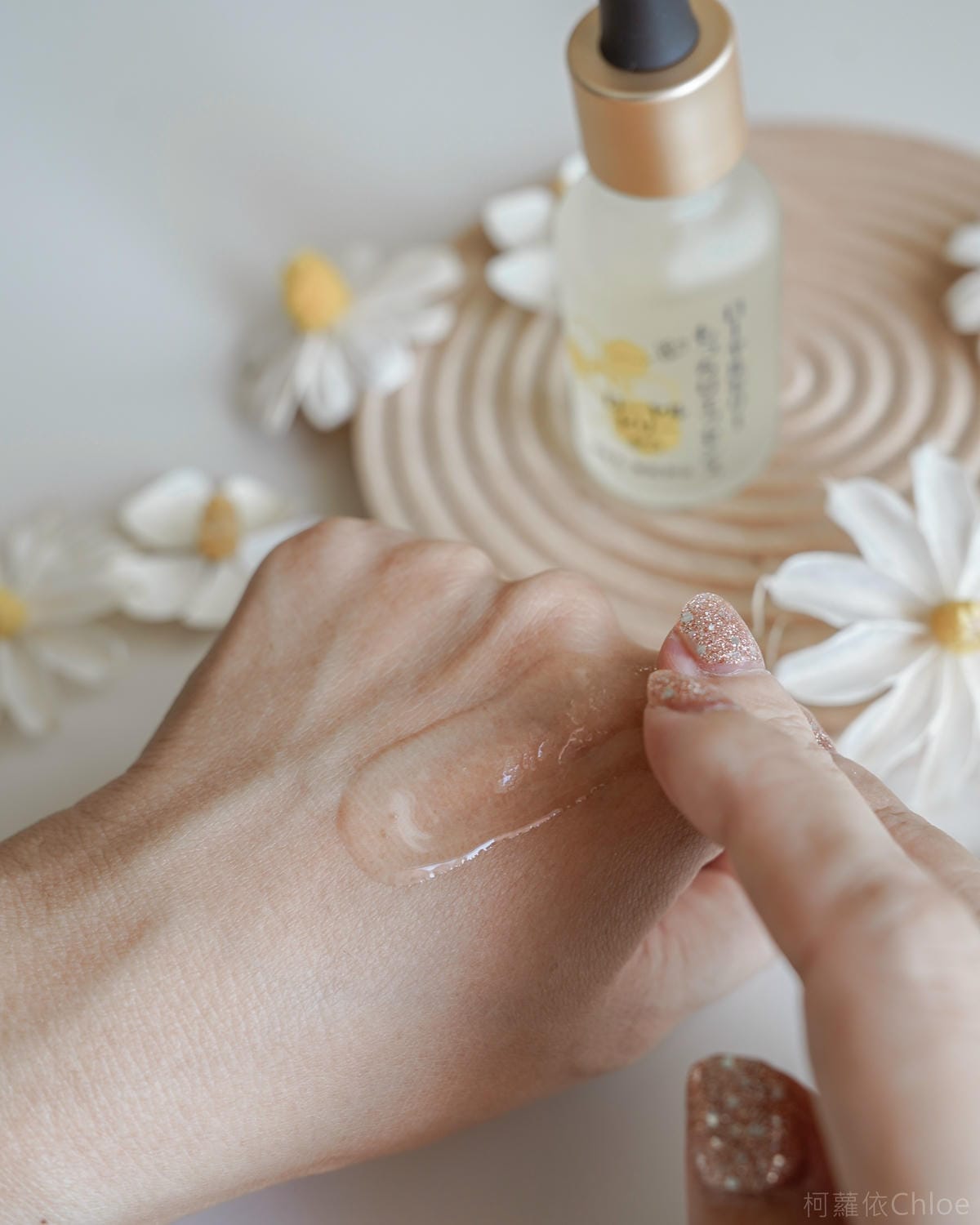 保濕精華推薦OZIO蜂王乳極致滋養精華 日常保養多一步驟 維持肌膚彈性超凍齡7.jpg 保濕精華推薦OZIO蜂王乳極致滋養精華 日常保養多一步驟 維持肌膚彈性超凍齡7.jpg