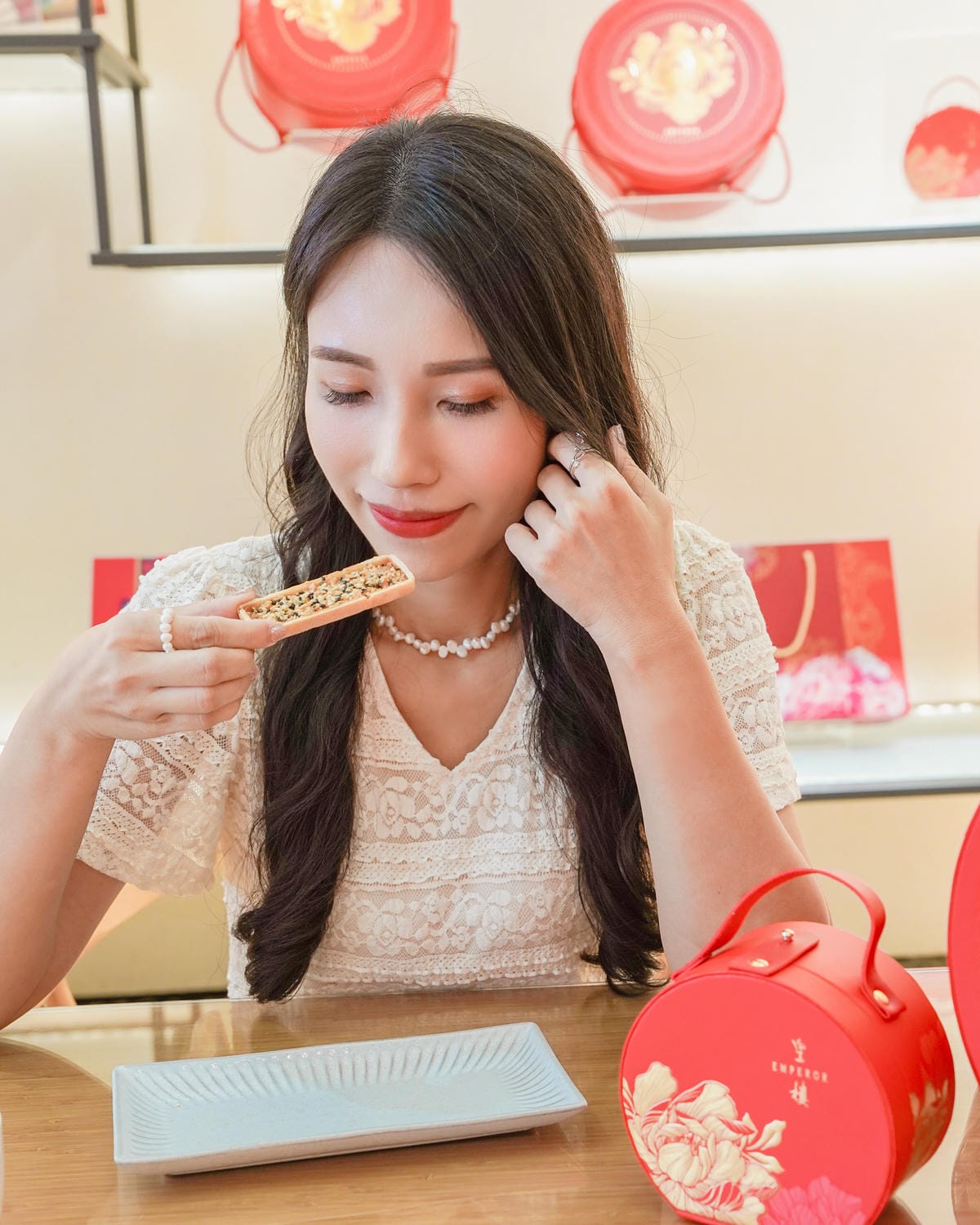 皇樓喜餅門市試吃開箱 璀璨 ‧ 圓提盒 中西式喜餅 伴手禮 推薦 感受愛情綻放的時刻25.jpg 皇樓喜餅門市試吃開箱 璀璨 ‧ 圓提盒 中西式喜餅 伴手禮 推薦 感受愛情綻放的時刻25.jpg