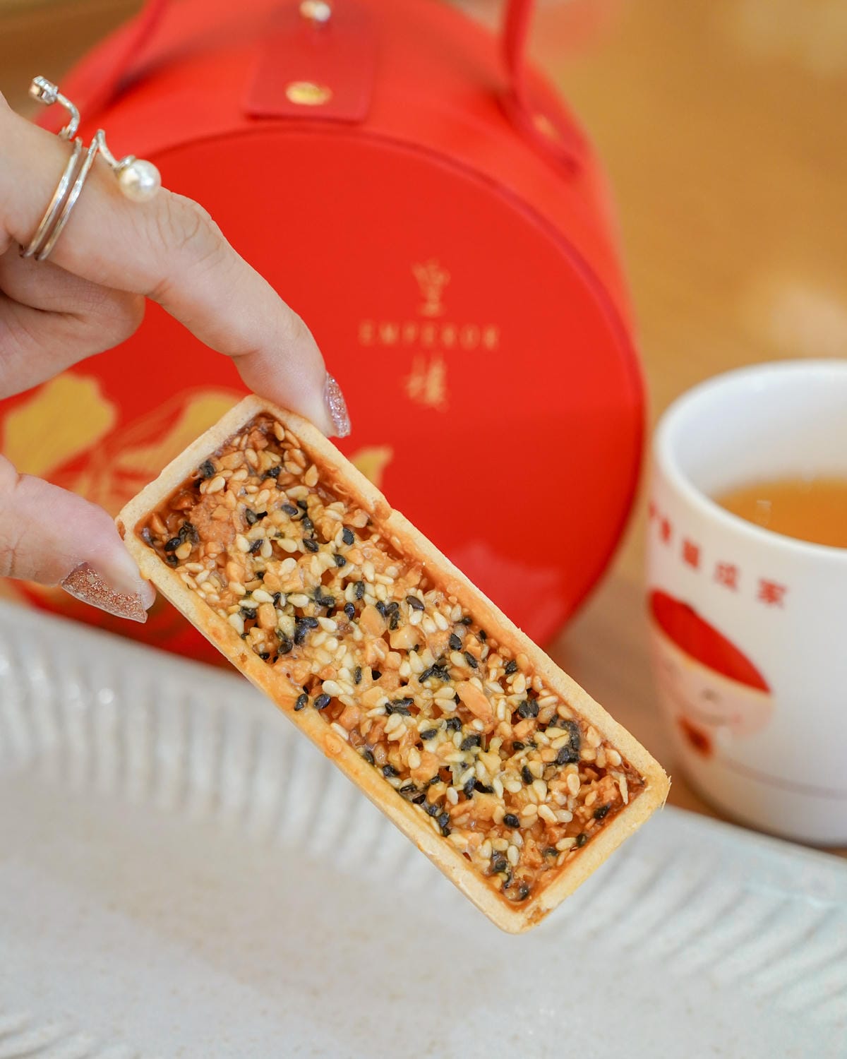 皇樓喜餅門市試吃開箱 璀璨 ‧ 圓提盒 中西式喜餅 伴手禮 推薦 感受愛情綻放的時刻24.jpg 皇樓喜餅門市試吃開箱 璀璨 ‧ 圓提盒 中西式喜餅 伴手禮 推薦 感受愛情綻放的時刻24.jpg