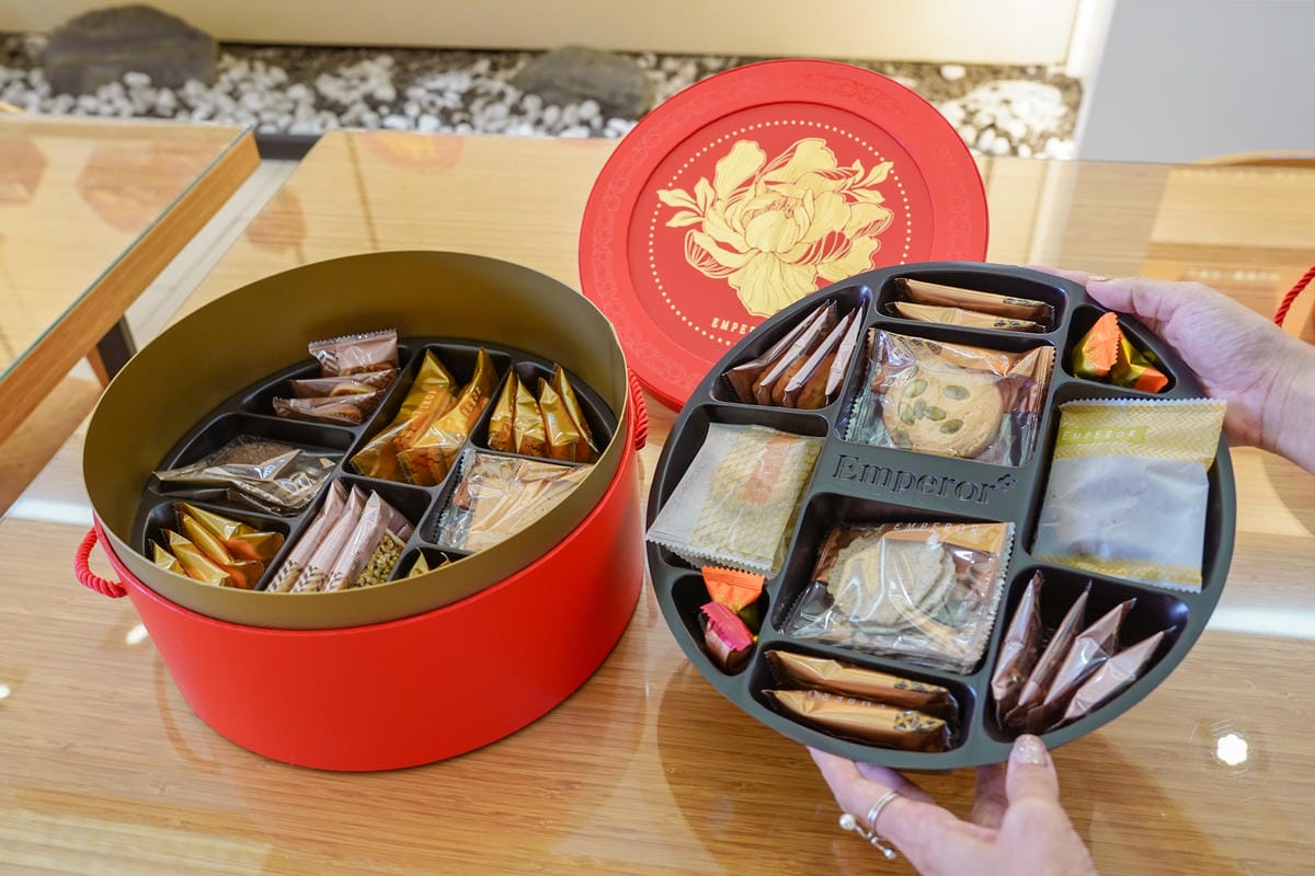 皇樓喜餅門市試吃開箱 璀璨 ‧ 圓提盒 中西式喜餅 伴手禮 推薦 感受愛情綻放的時刻10.jpg 皇樓喜餅門市試吃開箱 璀璨 ‧ 圓提盒 中西式喜餅 伴手禮 推薦 感受愛情綻放的時刻10.jpg