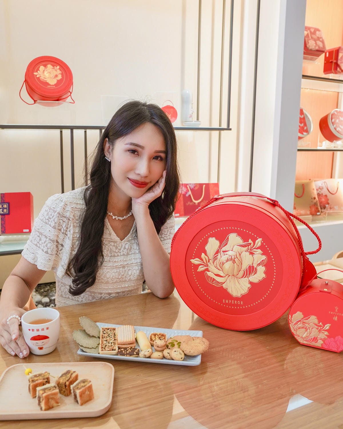 皇樓喜餅門市試吃開箱 璀璨 ‧ 圓提盒 中西式喜餅 伴手禮 推薦 感受愛情綻放的時刻42.jpg 皇樓喜餅門市試吃開箱 璀璨 ‧ 圓提盒 中西式喜餅 伴手禮 推薦 感受愛情綻放的時刻42.jpg