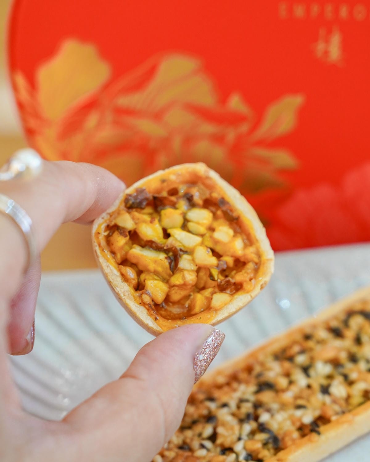 皇樓喜餅門市試吃開箱 璀璨 ‧ 圓提盒 中西式喜餅 伴手禮 推薦 感受愛情綻放的時刻26.jpg 皇樓喜餅門市試吃開箱 璀璨 ‧ 圓提盒 中西式喜餅 伴手禮 推薦 感受愛情綻放的時刻26.jpg