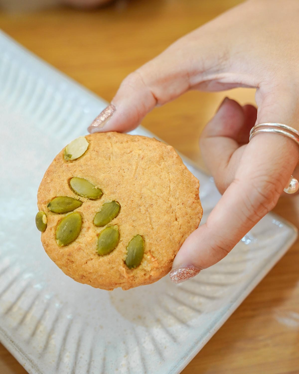 皇樓喜餅門市試吃開箱 璀璨 ‧ 圓提盒 中西式喜餅 伴手禮 推薦 感受愛情綻放的時刻38.jpg 皇樓喜餅門市試吃開箱 璀璨 ‧ 圓提盒 中西式喜餅 伴手禮 推薦 感受愛情綻放的時刻38.jpg