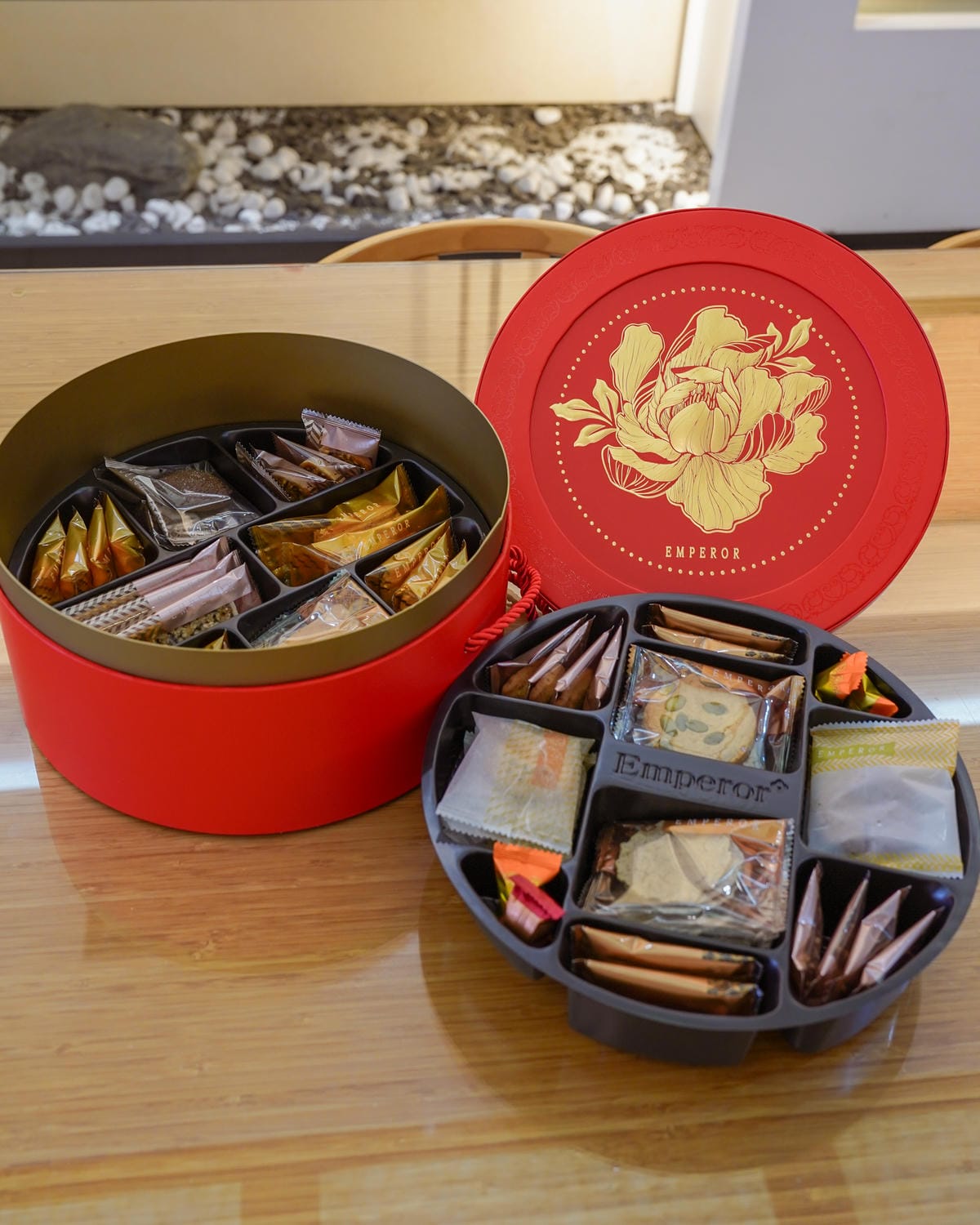 皇樓喜餅門市試吃開箱 璀璨 ‧ 圓提盒 中西式喜餅 伴手禮 推薦 感受愛情綻放的時刻9.jpg 皇樓喜餅門市試吃開箱 璀璨 ‧ 圓提盒 中西式喜餅 伴手禮 推薦 感受愛情綻放的時刻9.jpg