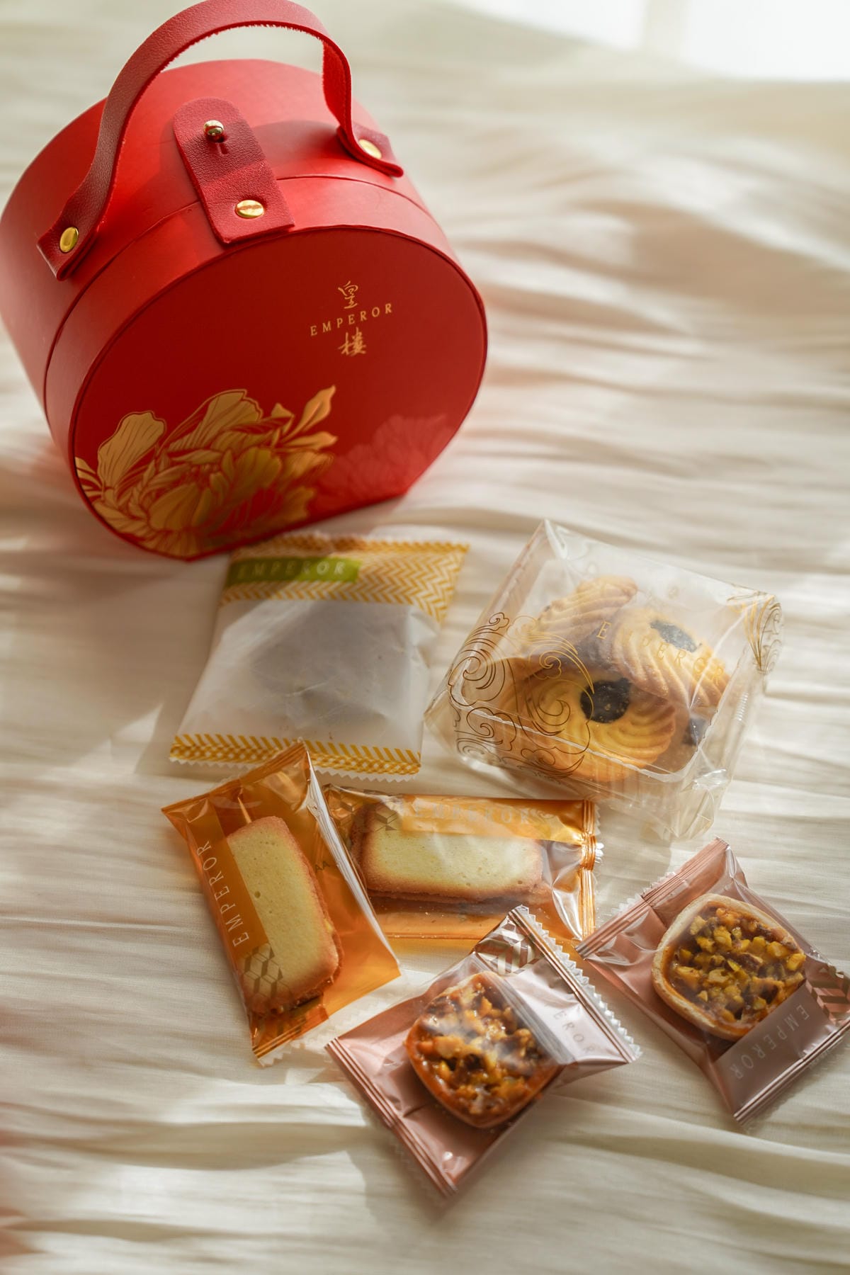 皇樓喜餅門市試吃開箱 璀璨 ‧ 圓提盒 中西式喜餅 伴手禮 推薦 感受愛情綻放的時刻17.jpg 皇樓喜餅門市試吃開箱 璀璨 ‧ 圓提盒 中西式喜餅 伴手禮 推薦 感受愛情綻放的時刻17.jpg