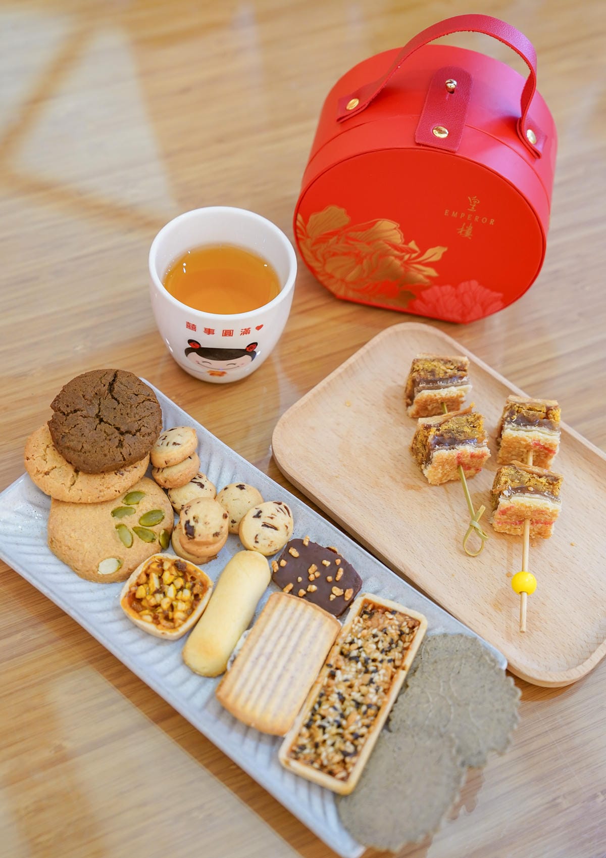 皇樓喜餅門市試吃開箱 璀璨 ‧ 圓提盒 中西式喜餅 伴手禮 推薦 感受愛情綻放的時刻22A.jpg 皇樓喜餅門市試吃開箱 璀璨 ‧ 圓提盒 中西式喜餅 伴手禮 推薦 感受愛情綻放的時刻22A.jpg