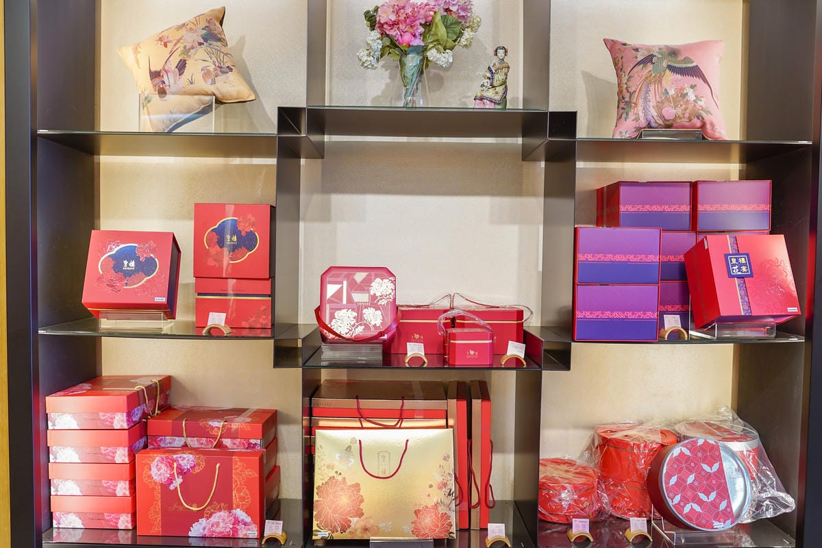 皇樓喜餅門市試吃開箱 璀璨 ‧ 圓提盒 中西式喜餅 伴手禮 推薦 感受愛情綻放的時刻5.jpg 皇樓喜餅門市試吃開箱 璀璨 ‧ 圓提盒 中西式喜餅 伴手禮 推薦 感受愛情綻放的時刻5.jpg