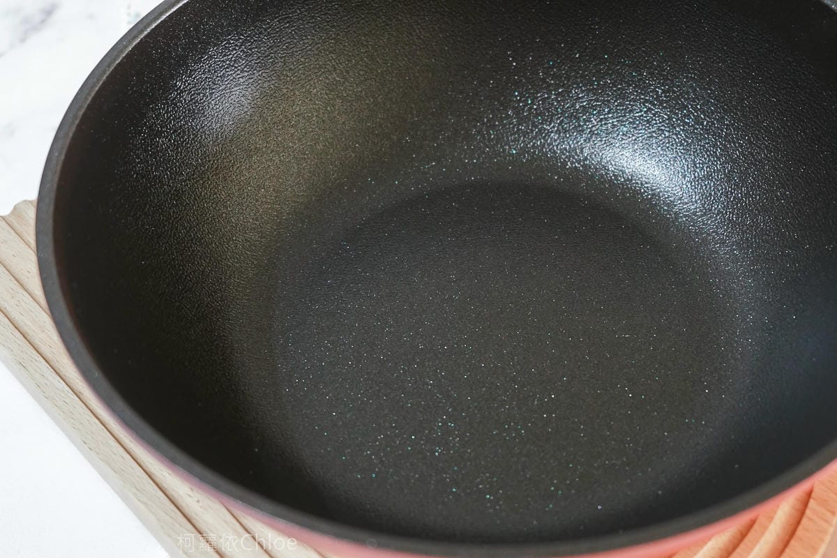 不沾鍋推薦 韓國Kassel 鑽石超導熱不沾輕深炒鍋 輕鬆料理每一天 IH爐 瓦斯爐適用(附食譜)6.jpg 不沾鍋推薦 韓國Kassel 鑽石超導熱不沾輕深炒鍋 輕鬆料理每一天 IH爐 瓦斯爐適用(附食譜)6.jpg