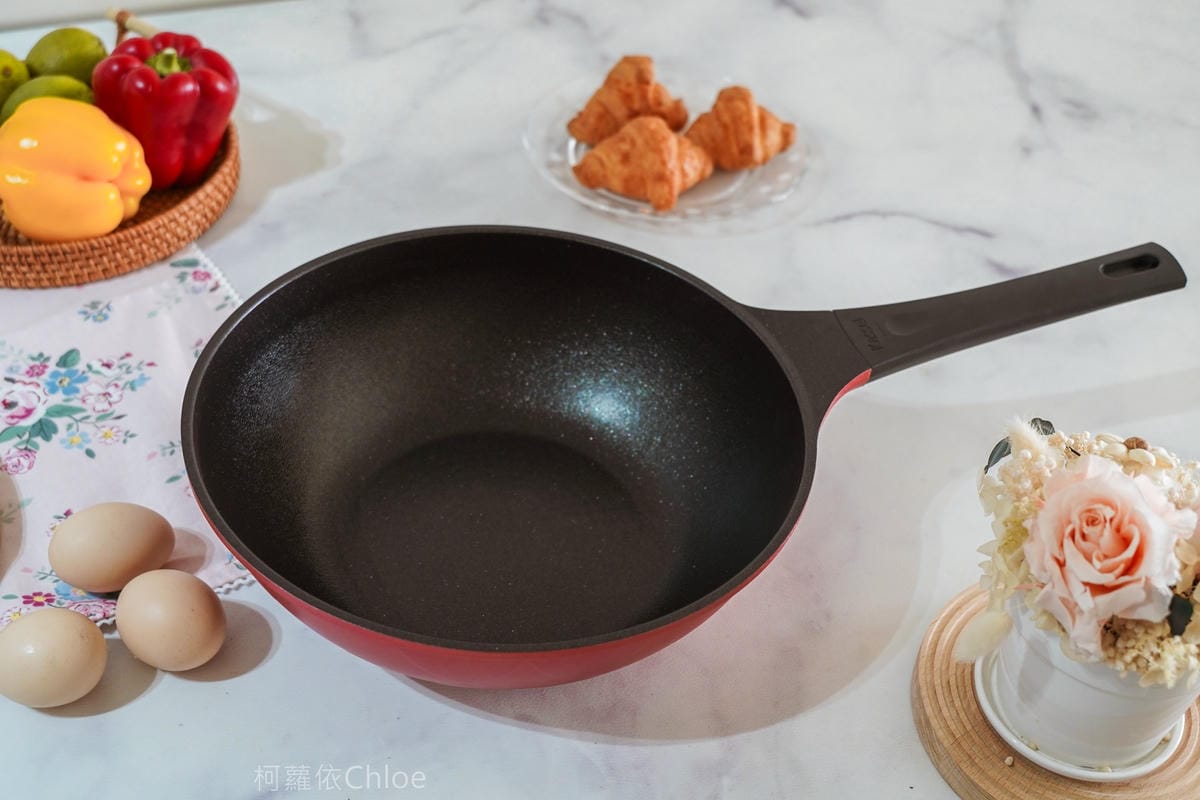 不沾鍋推薦 韓國Kassel 鑽石超導熱不沾輕深炒鍋 輕鬆料理每一天 IH爐 瓦斯爐適用(附食譜)3.jpg 不沾鍋推薦 韓國Kassel 鑽石超導熱不沾輕深炒鍋 輕鬆料理每一天 IH爐 瓦斯爐適用(附食譜)3.jpg