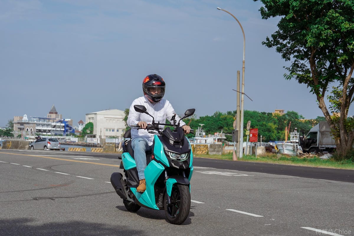 宏佳騰機車|STR250評價試乘心得 白牌機車之王 擁有最佳馬力 通勤旅遊都很罩2.jpg 宏佳騰機車|STR250評價試乘心得 白牌機車之王 擁有最佳馬力 通勤旅遊都很罩2.jpg