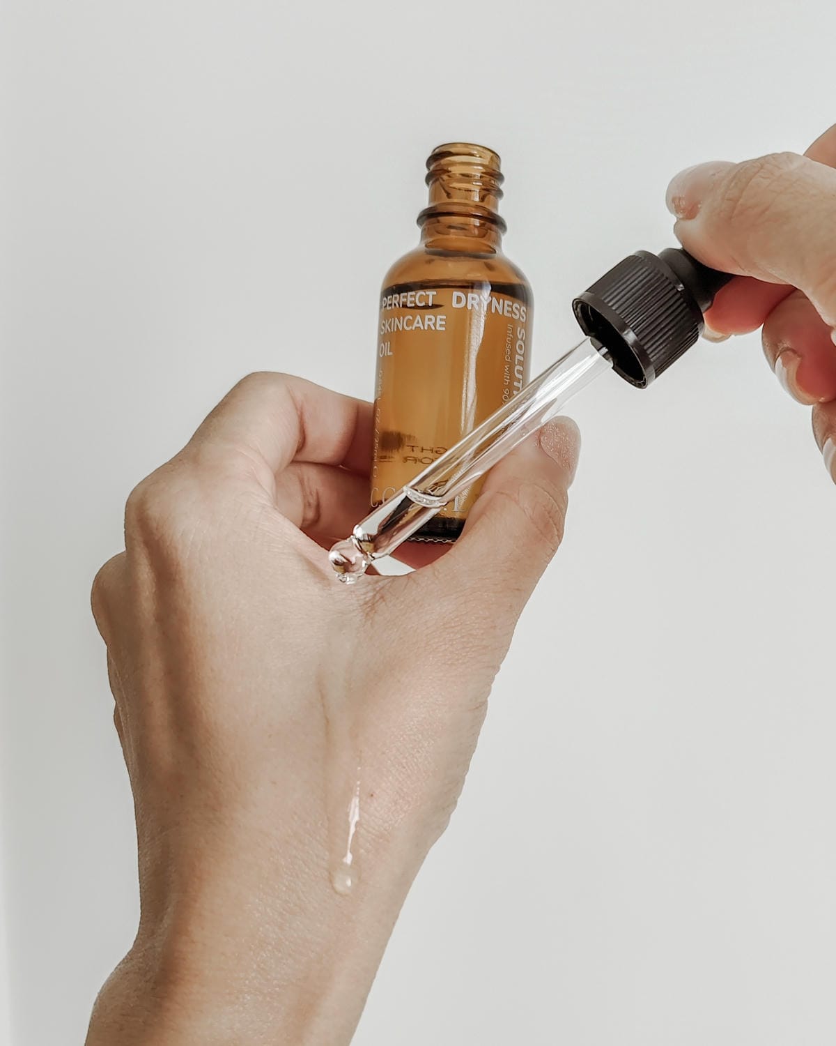 台灣保養品牌推薦 希心C.C.L.Y.L. 久旱逢甘霖 八淨萃保濕精華液 滿分精質油 守住我的好膚況18.jpg 台灣保養品牌推薦 希心C.C.L.Y.L. 久旱逢甘霖 八淨萃保濕精華液 滿分精質油 守住我的好膚況18.jpg