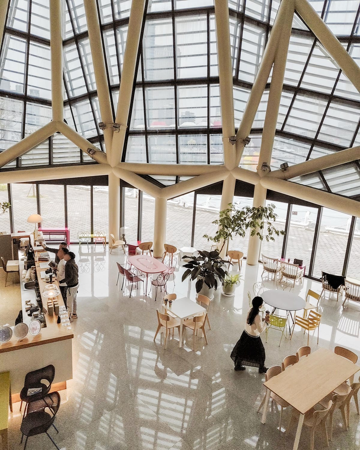 高雄海景質感咖啡廳|百瓦哥咖啡 高雄高流館 結合藝術創作展 高雄海景質感咖啡廳|百瓦哥咖啡 高雄高流館 結合藝術創作展