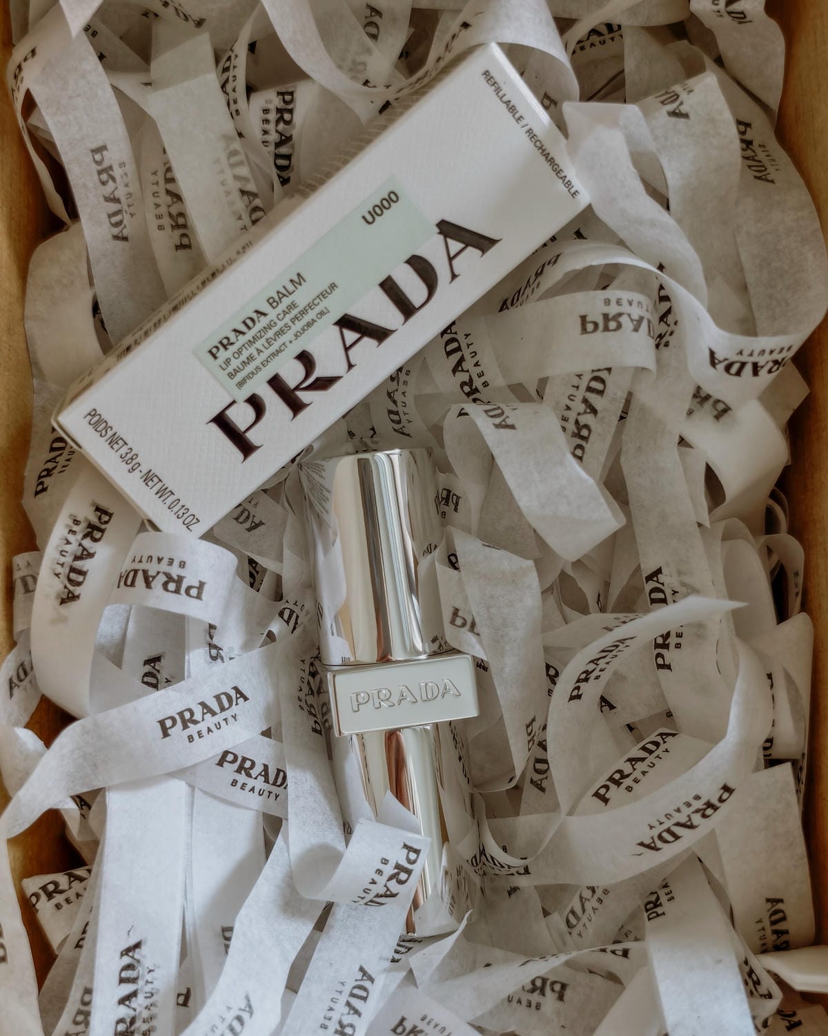 開箱 PRADA BEAUTY 經典護唇膏 滋潤不油膩的PRADA GREEN.jpg 開箱 PRADA BEAUTY 經典護唇膏 滋潤不油膩的PRADA GREEN.jpg