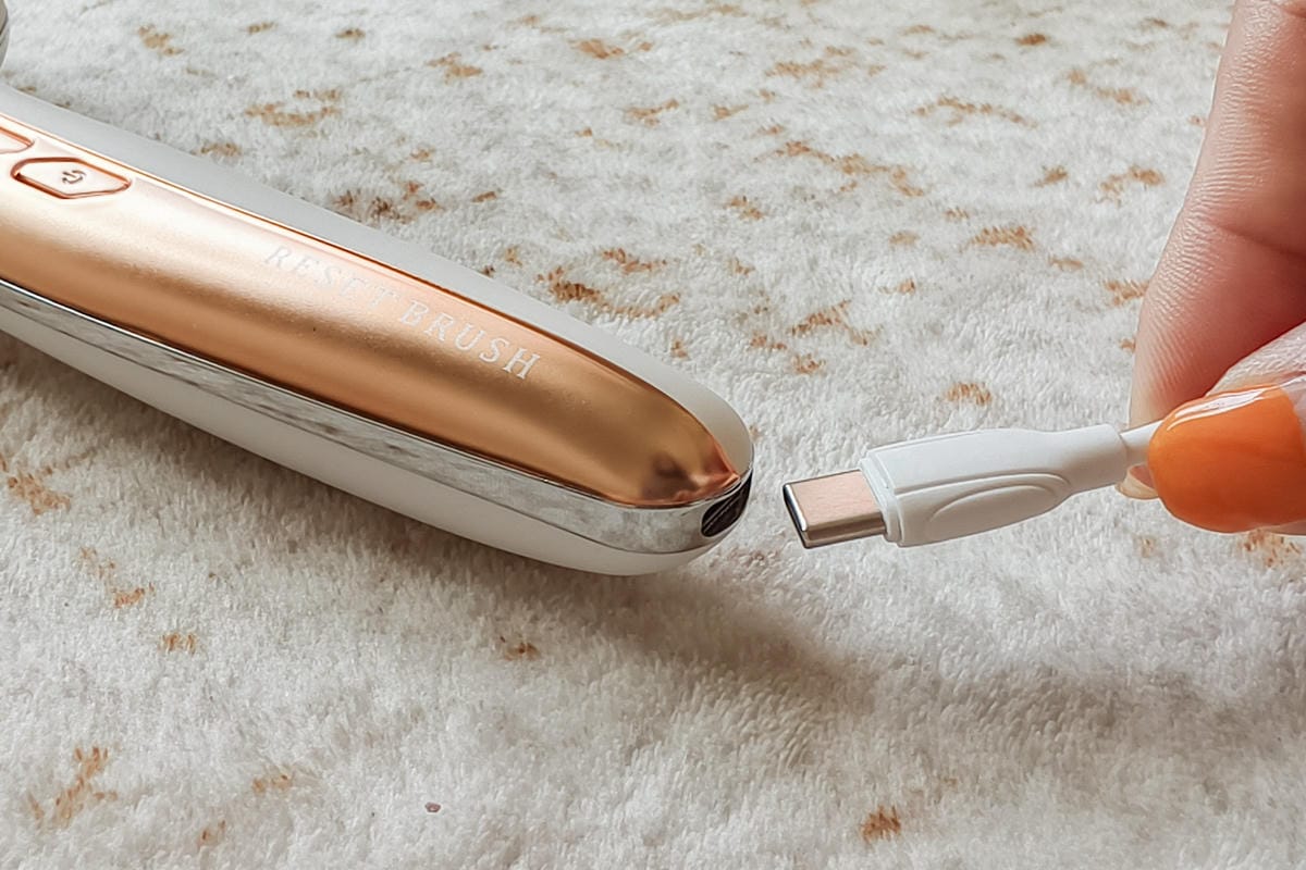 美髮造型梳推薦 KOIZUMI正負離子磁力養髮梳 瞬塑mini梳 快速整髮髮好柔順5.jpg 美髮造型梳推薦 KOIZUMI正負離子磁力養髮梳 瞬塑mini梳 快速整髮髮好柔順5.jpg