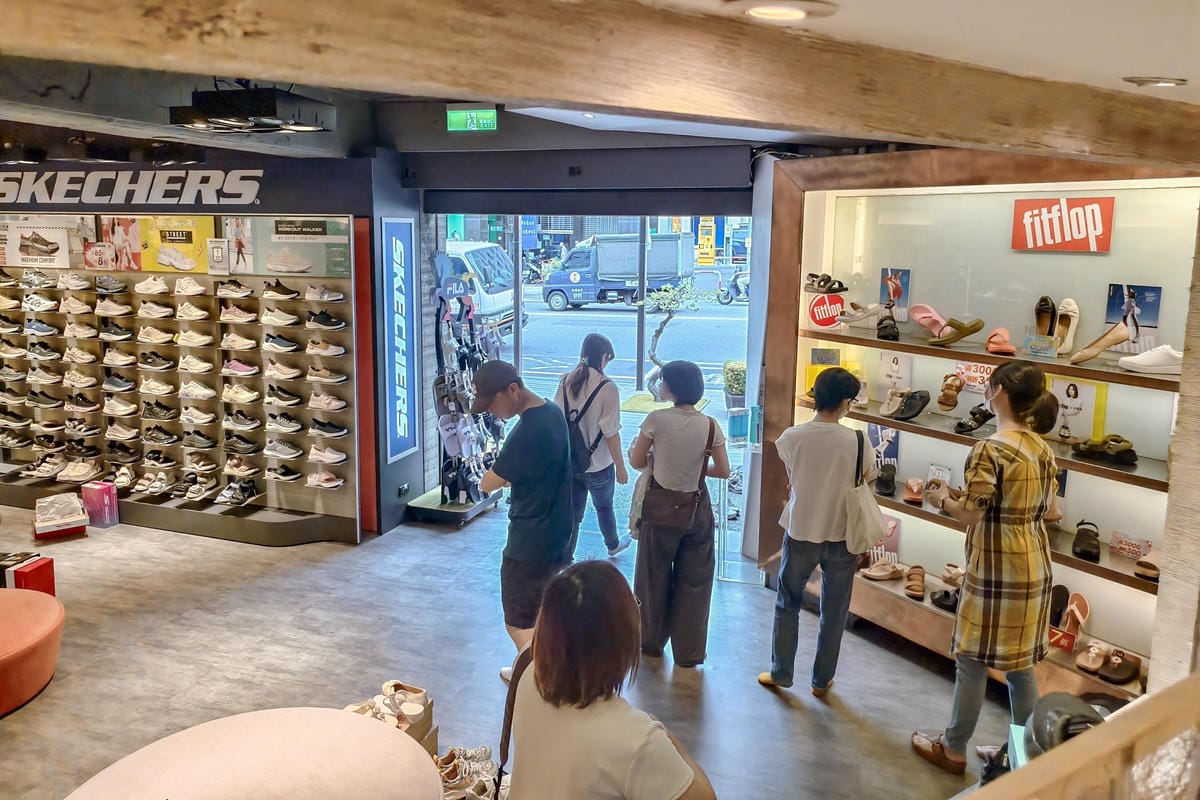 台南鞋店推薦 洒落森林VoGue FoRest 空間寬敞品牌齊全 時尚舒適機能一次買足 母親節活動優惠多74.jpg 台南鞋店推薦 洒落森林VoGue FoRest 空間寬敞品牌齊全 時尚舒適機能一次買足 母親節活動優惠多74.jpg