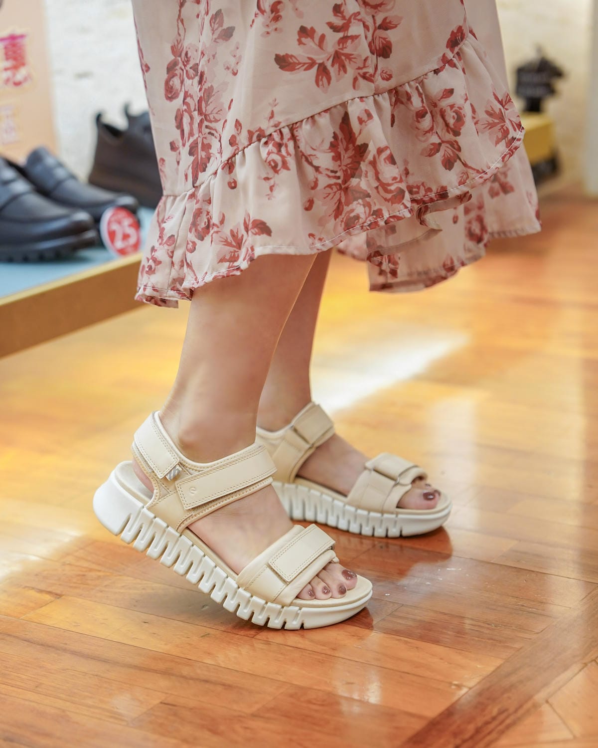 台南鞋店推薦 洒落森林VoGue FoRest 空間寬敞品牌齊全 時尚舒適機能一次買足 母親節活動優惠多26A.jpg 台南鞋店推薦 洒落森林VoGue FoRest 空間寬敞品牌齊全 時尚舒適機能一次買足 母親節活動優惠多26A.jpg