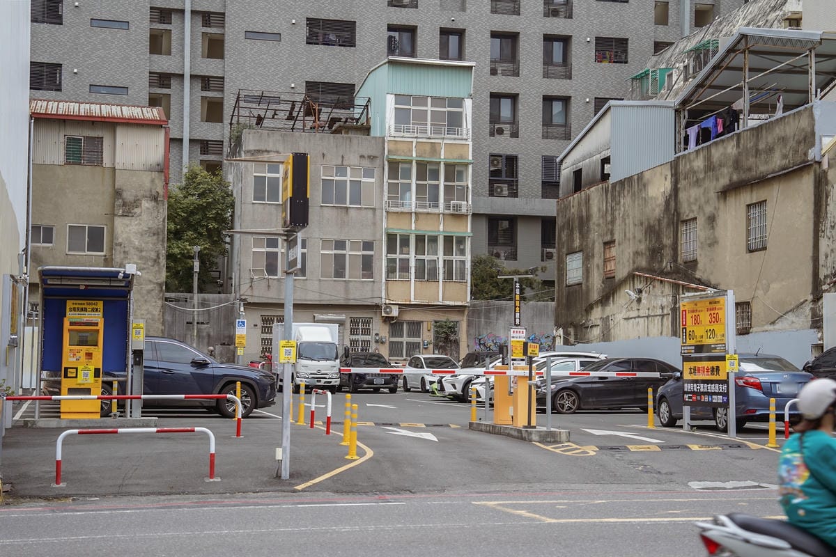 台南鞋店推薦 洒落森林VoGue FoRest 空間寬敞品牌齊全 時尚舒適機能一次買足 母親節活動優惠多4.jpg 台南鞋店推薦 洒落森林VoGue FoRest 空間寬敞品牌齊全 時尚舒適機能一次買足 母親節活動優惠多4.jpg