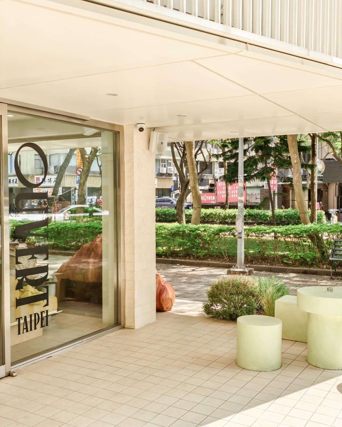 台北大安區咖啡廳 OUVERT SEOUL TAIPEI光復店 巨大可頌當生日蛋糕 來自韓國超人氣咖啡廳品牌12.jpg