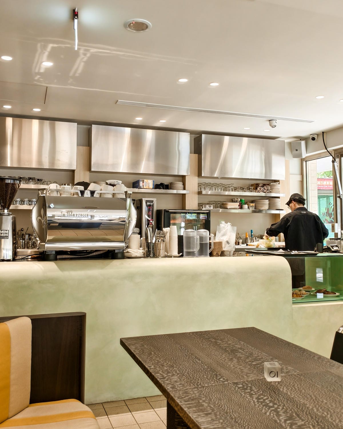 台北大安區咖啡廳 OUVERT SEOUL TAIPEI光復店 巨大可頌當生日蛋糕 來自韓國超人氣咖啡廳品牌4.jpg