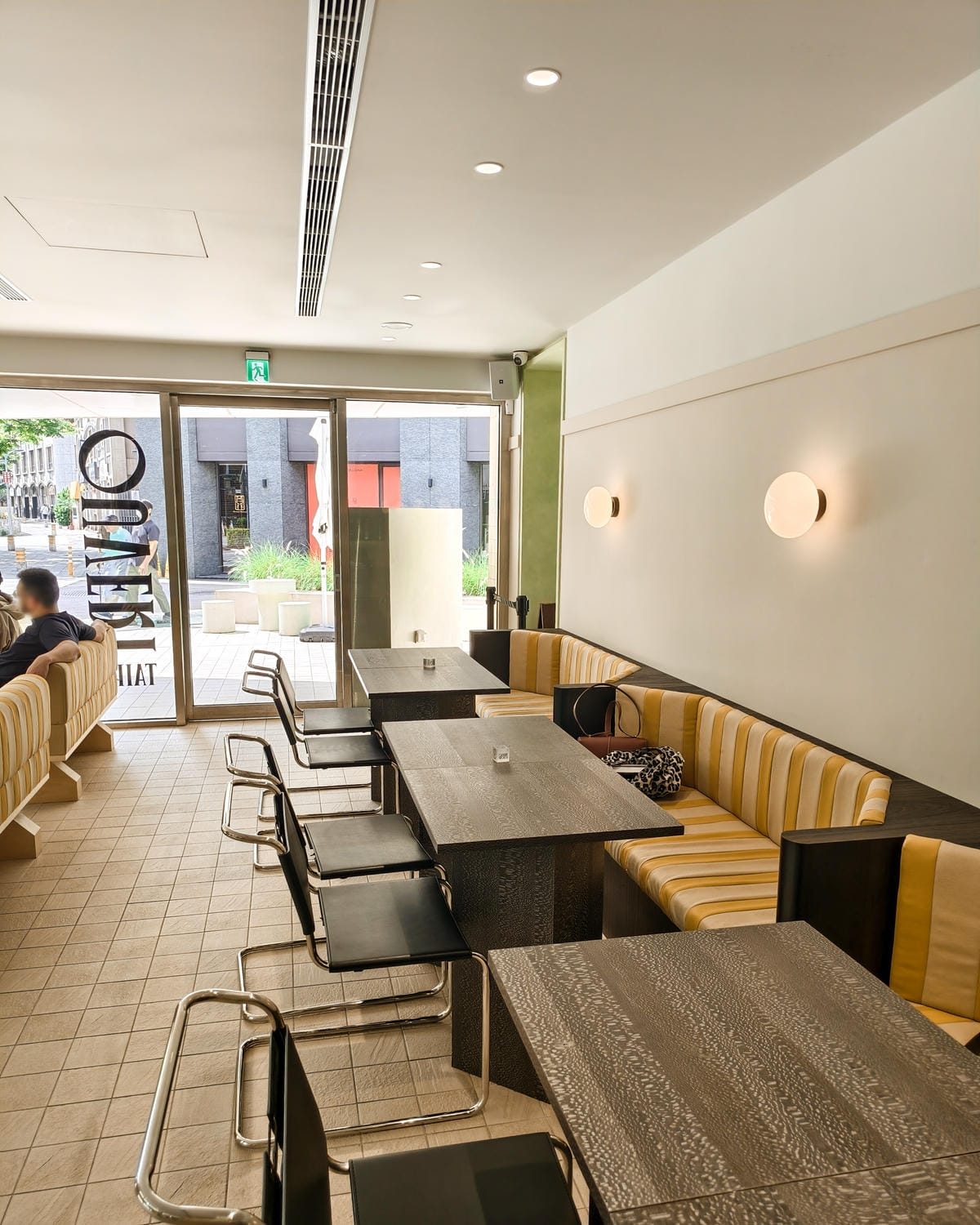 台北大安區咖啡廳 OUVERT SEOUL TAIPEI光復店 巨大可頌當生日蛋糕 來自韓國超人氣咖啡廳品牌3.jpg