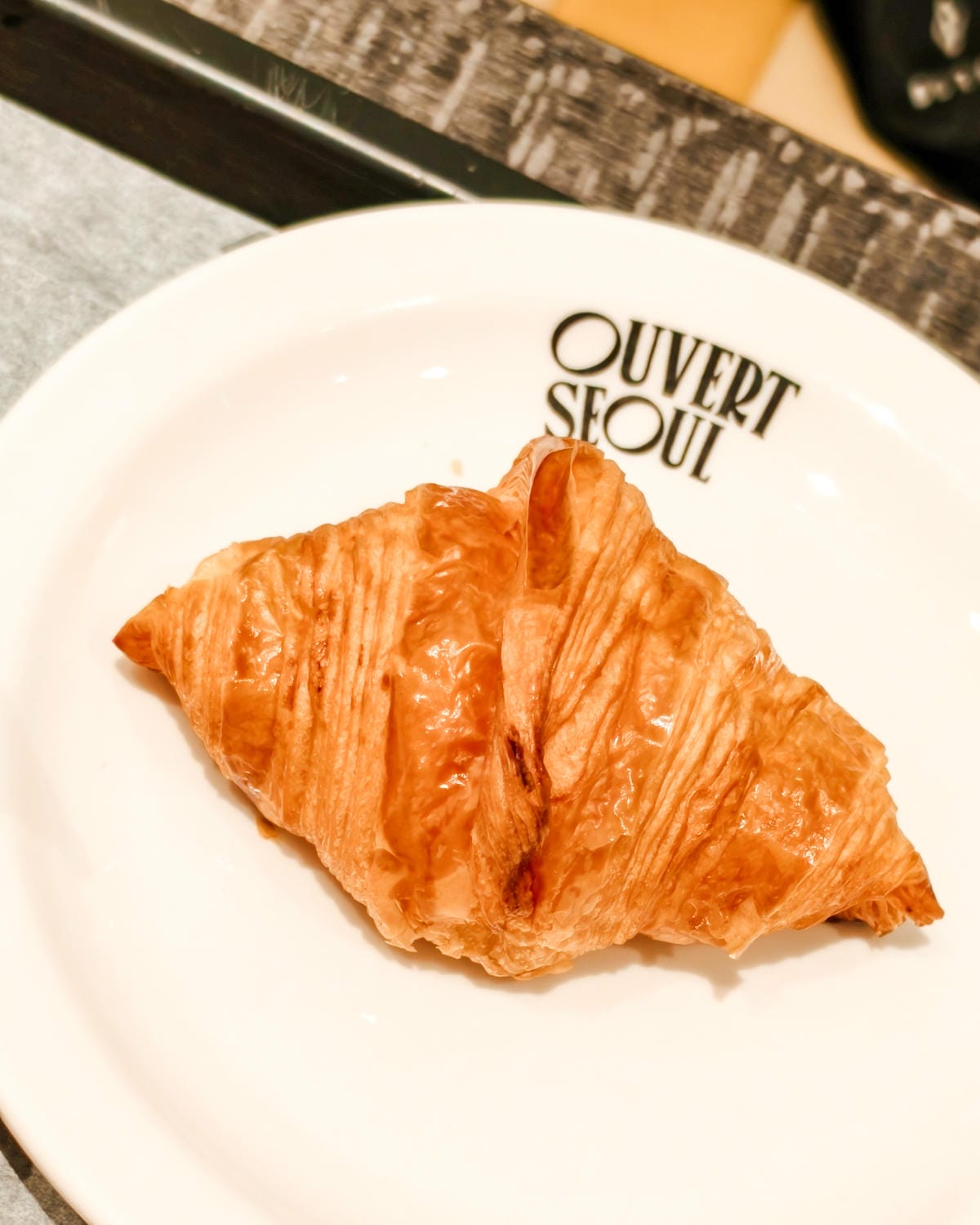 台北大安區咖啡廳 OUVERT SEOUL TAIPEI光復店 巨大可頌當生日蛋糕 來自韓國超人氣咖啡廳品牌9.jpg