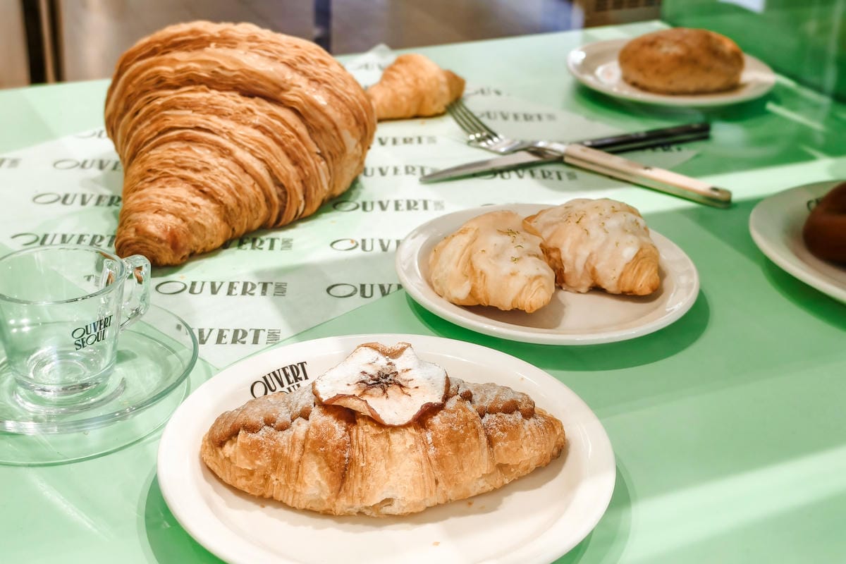 台北大安區咖啡廳 OUVERT SEOUL TAIPEI光復店 巨大可頌當生日蛋糕 來自韓國超人氣咖啡廳品牌7.jpg