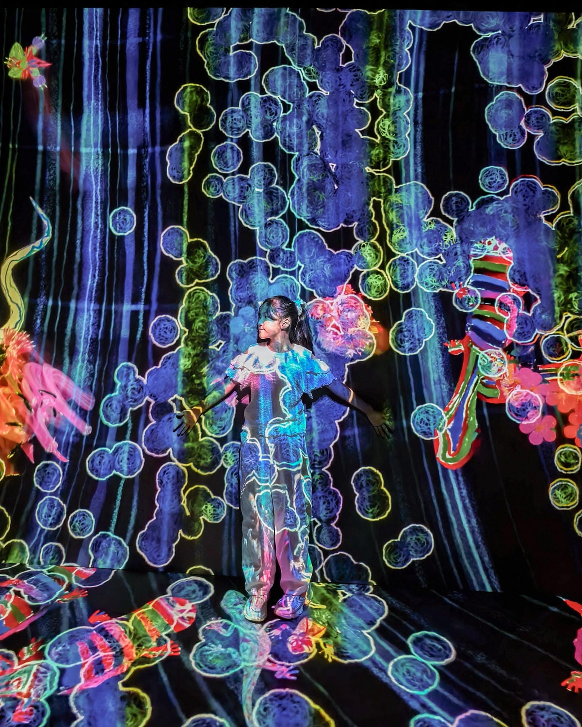 高雄展覽 teamLab共創!未來園高雄 時大亮點必拍 2025暑假必訪的夢幻藝術展!12.jpg 高雄展覽 teamLab共創!未來園高雄 時大亮點必拍 2025暑假必訪的夢幻藝術展!12.jpg