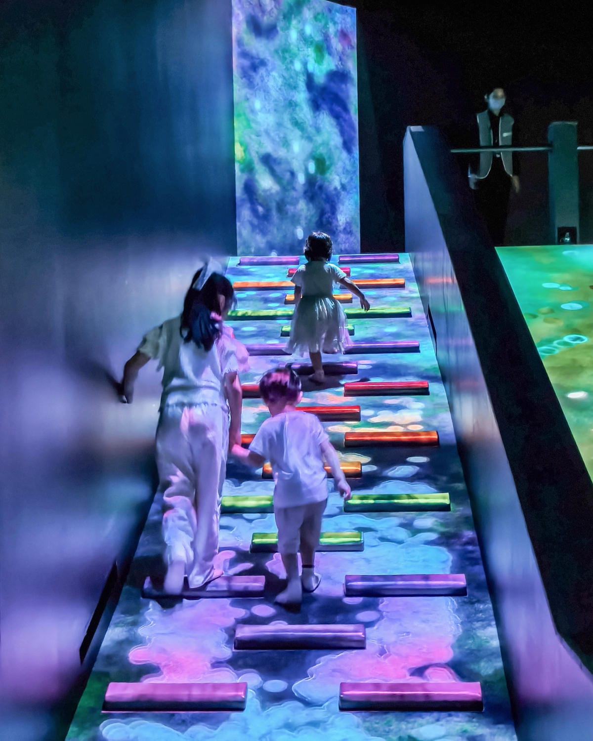 高雄展覽 teamLab共創!未來園高雄 時大亮點必拍 2025暑假必訪的夢幻藝術展!17.jpg 高雄展覽 teamLab共創!未來園高雄 時大亮點必拍 2025暑假必訪的夢幻藝術展!17.jpg