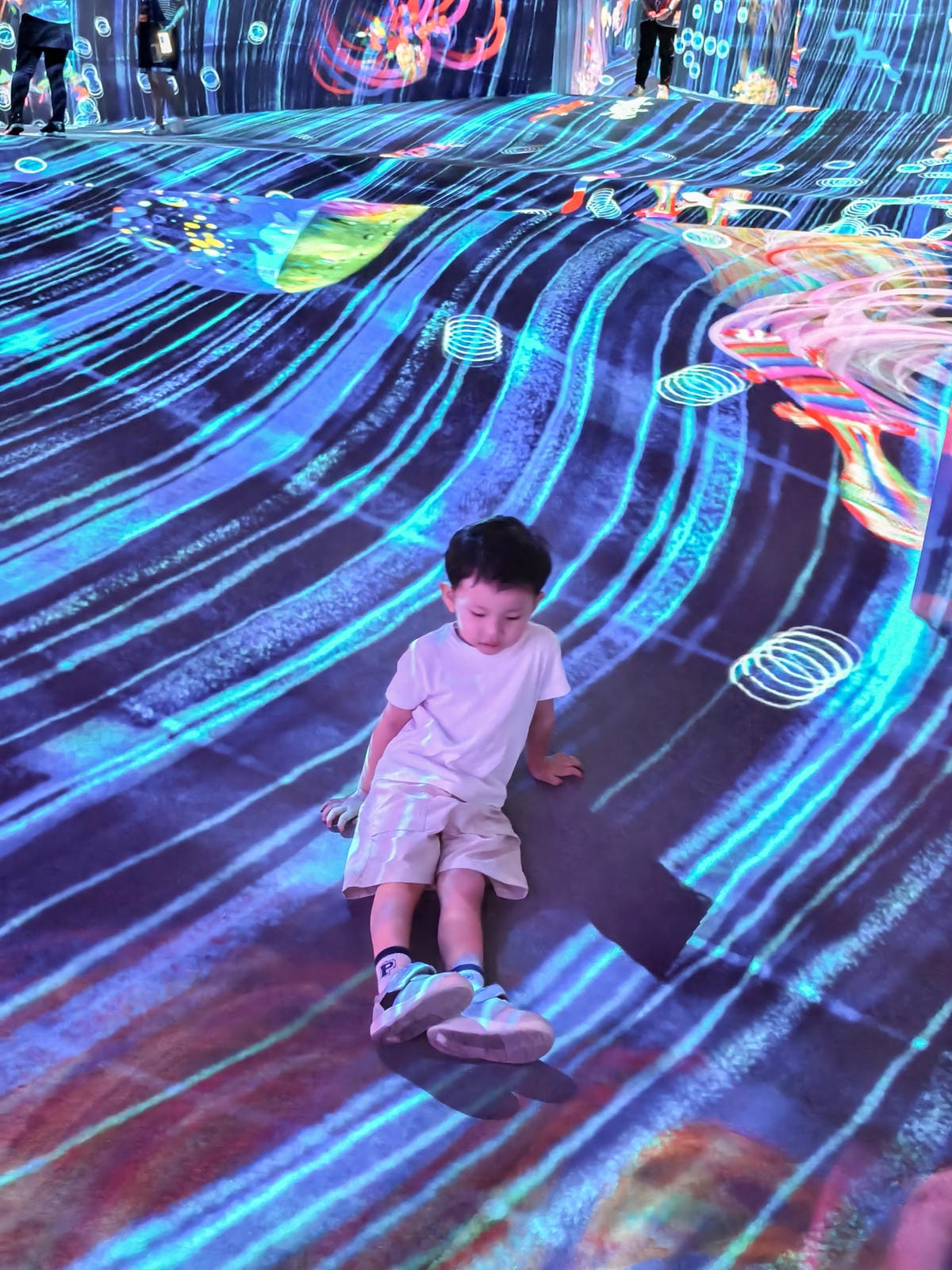 高雄展覽 teamLab共創!未來園高雄 時大亮點必拍 2025暑假必訪的夢幻藝術展!8.jpg 高雄展覽 teamLab共創!未來園高雄 時大亮點必拍 2025暑假必訪的夢幻藝術展!8.jpg