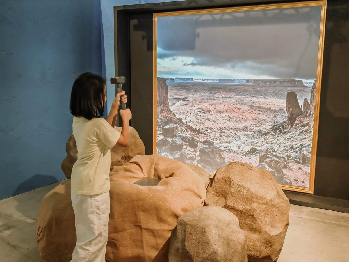 一同進入奇幻世界 《AI繪動的畫特展》高雄站 駁二藝術特區 2025暑假展覽37.jpg 一同進入奇幻世界 《AI繪動的畫特展》高雄站 駁二藝術特區 2025暑假展覽37.jpg