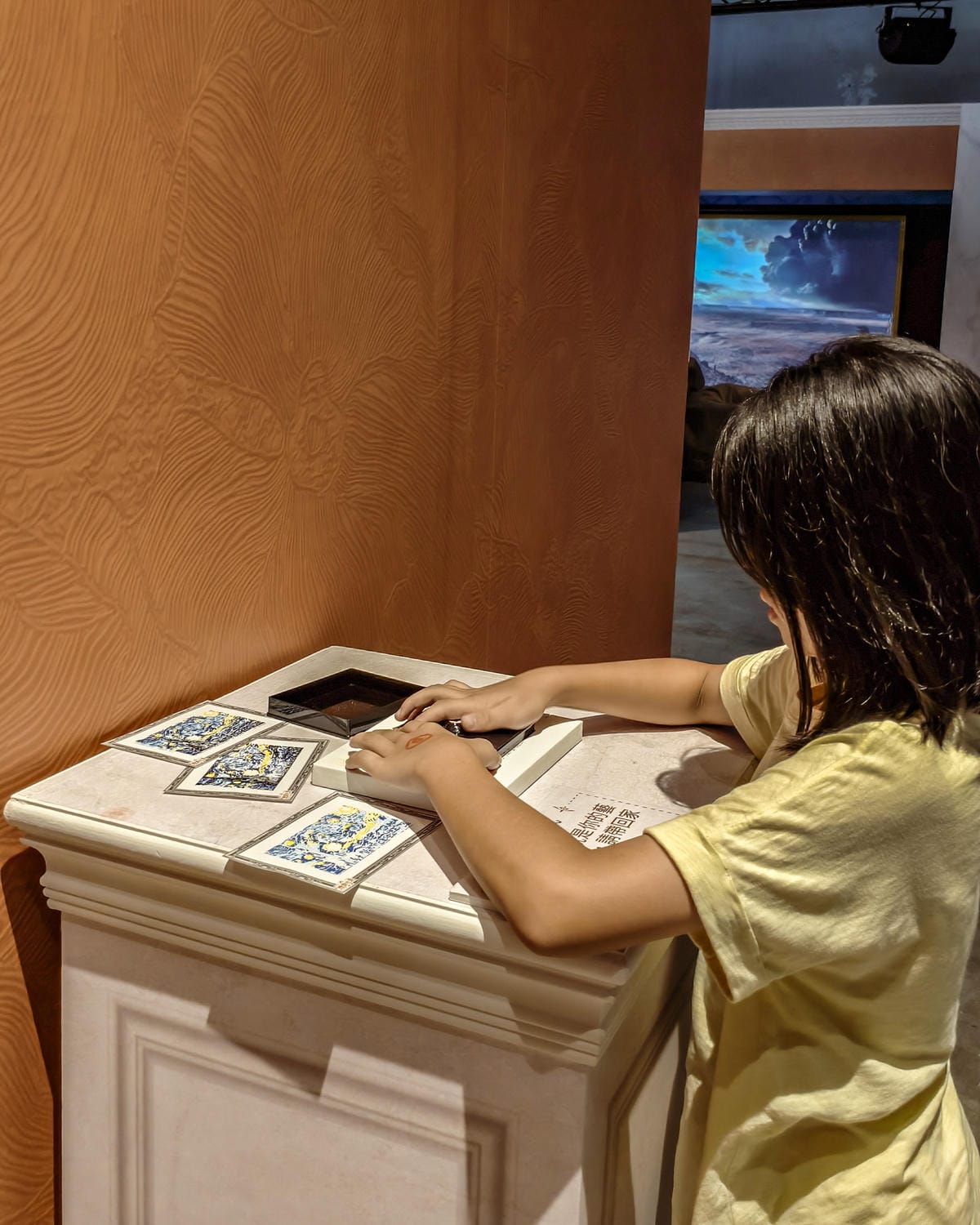 一同進入奇幻世界 《AI繪動的畫特展》高雄站 駁二藝術特區 2025暑假展覽40.jpg 一同進入奇幻世界 《AI繪動的畫特展》高雄站 駁二藝術特區 2025暑假展覽40.jpg