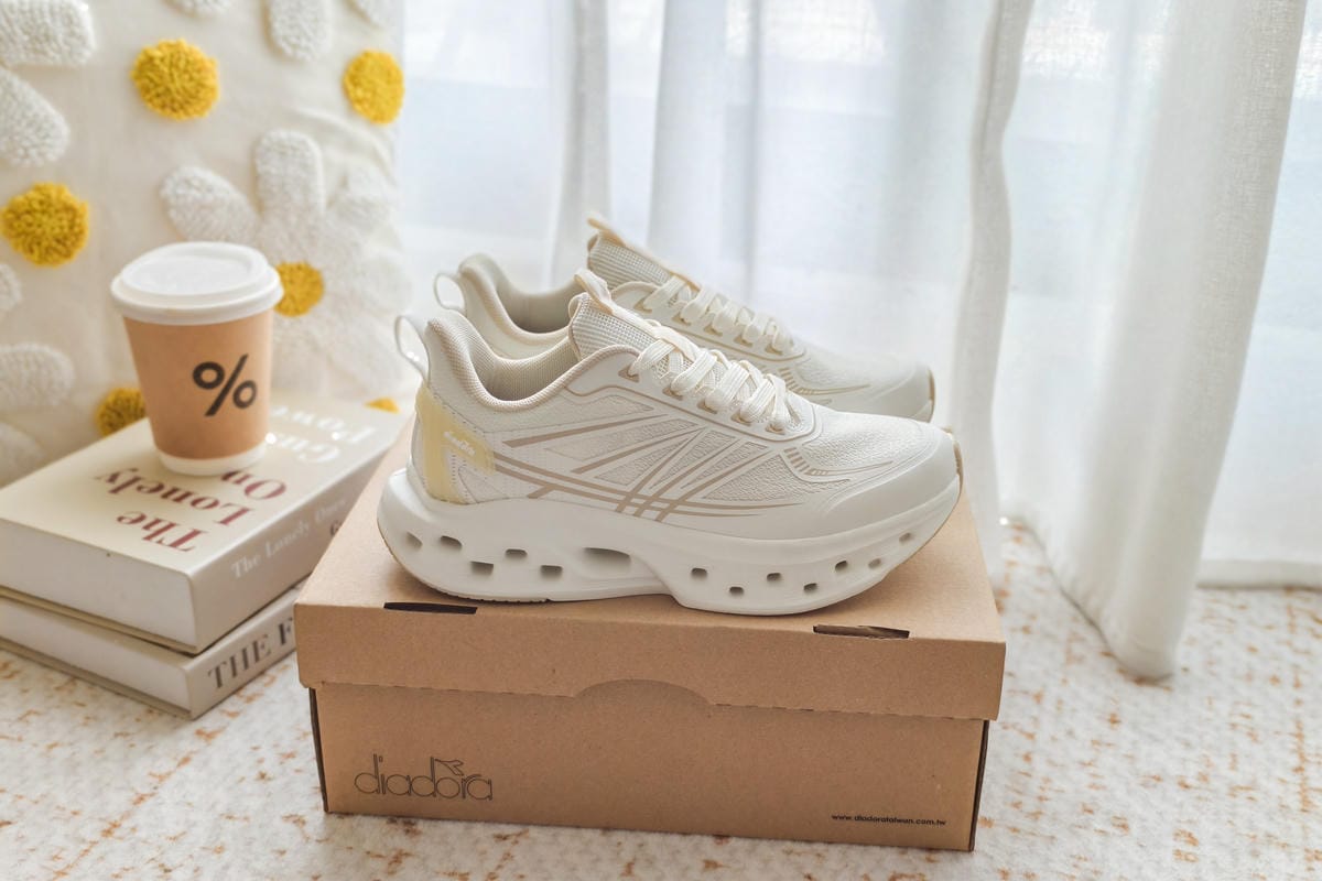 女生時尚運動鞋開箱 Diadora Evo Step運動鞋 日常搭配 健身運動都適合 寬腳鞋款推薦3.jpg