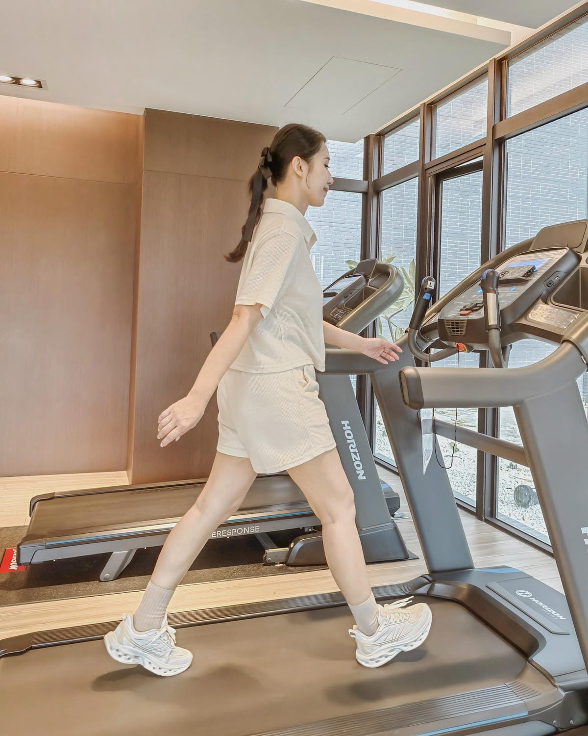 女生時尚運動鞋開箱 Diadora Evo Step運動鞋 日常搭配 健身運動都適合 寬腳鞋款推薦14.jpg