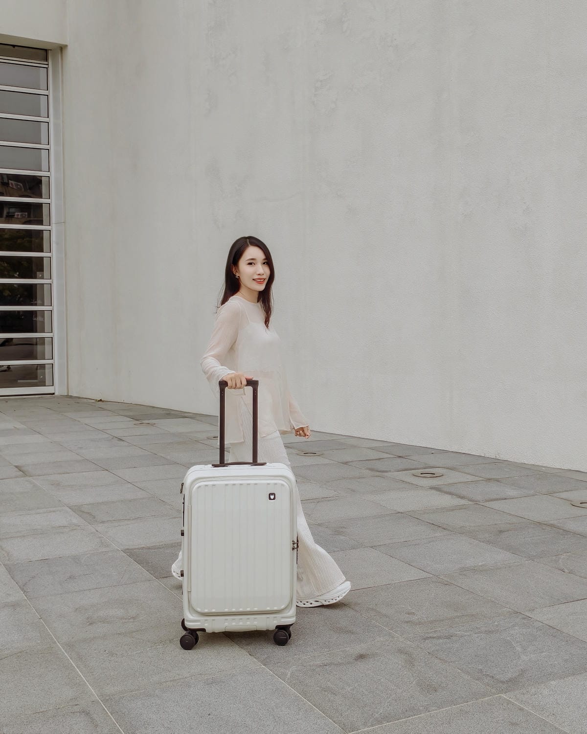 質感美型行李箱分享 SWISS STYLE BERMAS TOP 2.0升級版 上掀前開式煞車行李箱 旅行收納好夥伴1.jpg 質感美型行李箱分享 SWISS STYLE BERMAS TOP 2.0升級版 上掀前開式煞車行李箱 旅行收納好夥伴1.jpg