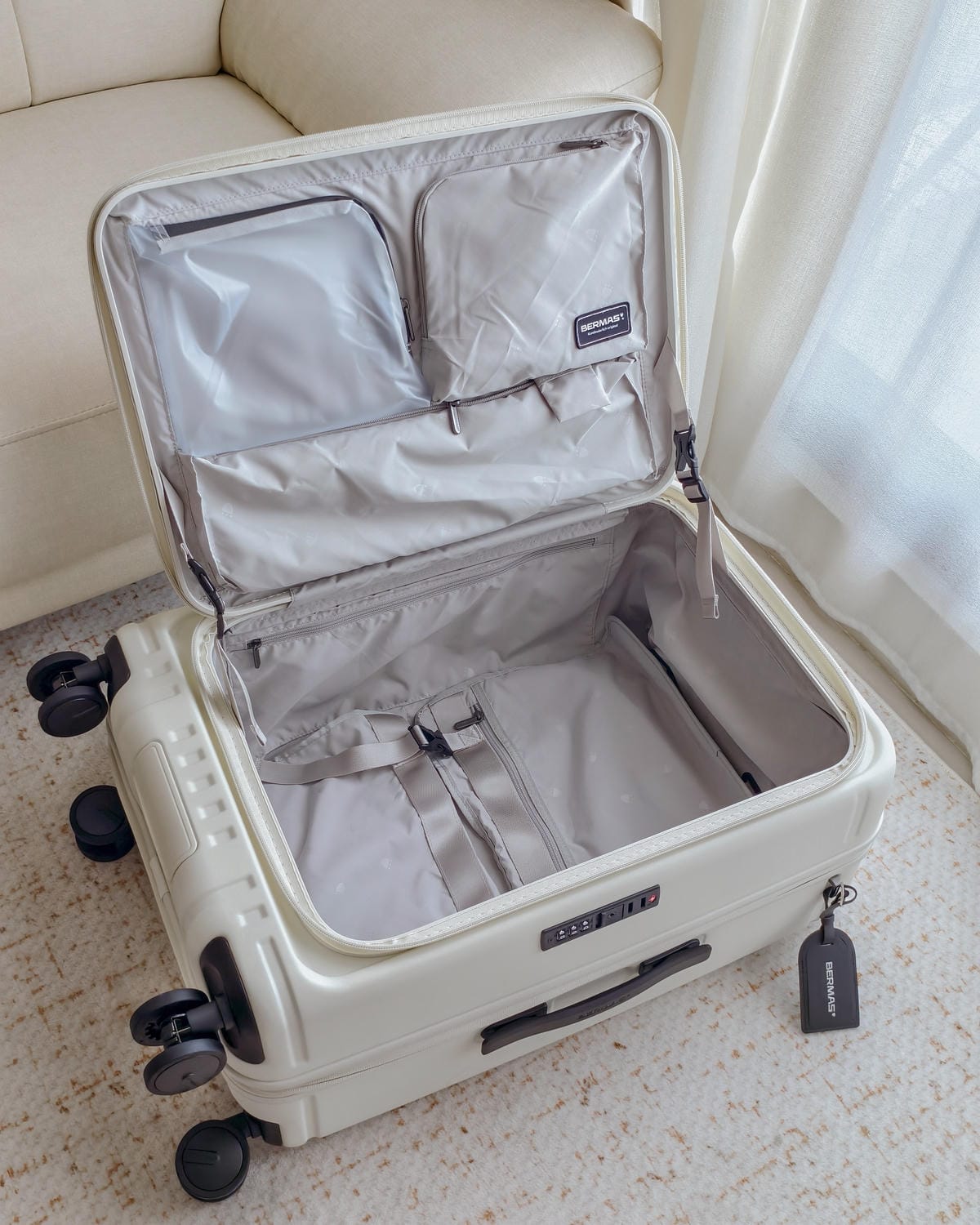質感美型行李箱分享 SWISS STYLE BERMAS TOP 2.0升級版 上掀前開式煞車行李箱 旅行收納好夥伴7.jpg 質感美型行李箱分享 SWISS STYLE BERMAS TOP 2.0升級版 上掀前開式煞車行李箱 旅行收納好夥伴7.jpg