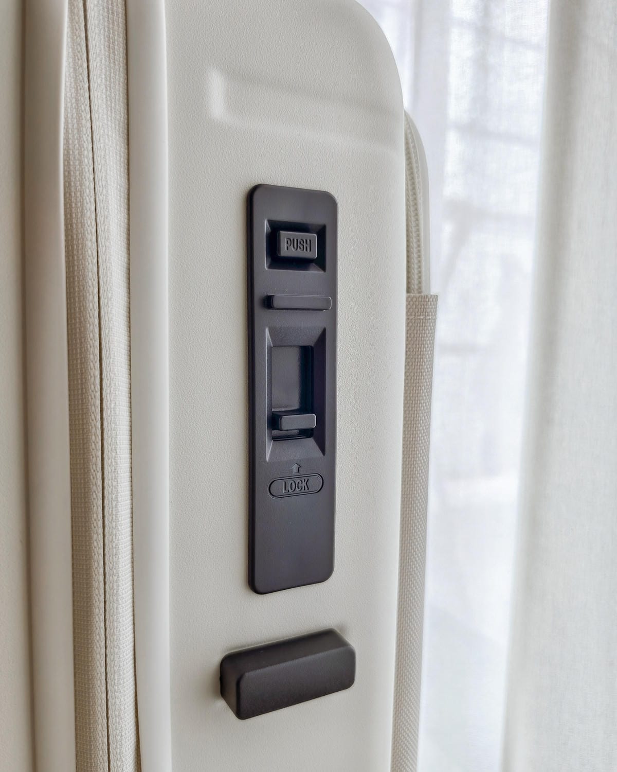 質感美型行李箱分享 SWISS STYLE BERMAS TOP 2.0升級版 上掀前開式煞車行李箱 旅行收納好夥伴5.jpg 質感美型行李箱分享 SWISS STYLE BERMAS TOP 2.0升級版 上掀前開式煞車行李箱 旅行收納好夥伴5.jpg