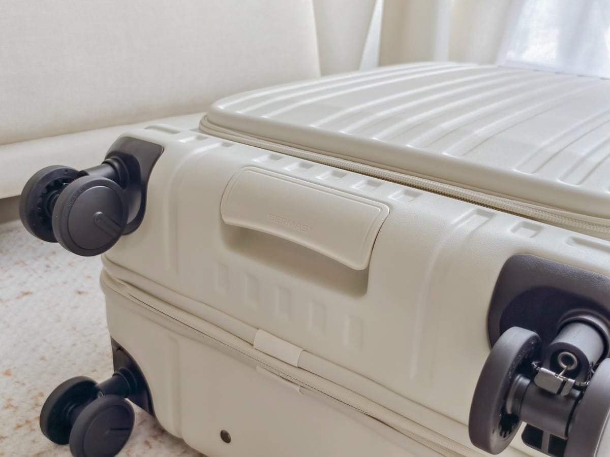 質感美型行李箱分享 SWISS STYLE BERMAS TOP 2.0升級版 上掀前開式煞車行李箱 旅行收納好夥伴13.jpg 質感美型行李箱分享 SWISS STYLE BERMAS TOP 2.0升級版 上掀前開式煞車行李箱 旅行收納好夥伴13.jpg